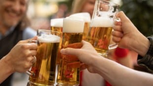 Viele Junge trinken weniger, auch Migranten greifen oft weniger zum Bier.