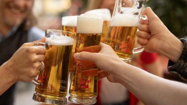 Viele Junge trinken weniger, auch Migranten greifen oft weniger zum Bier.