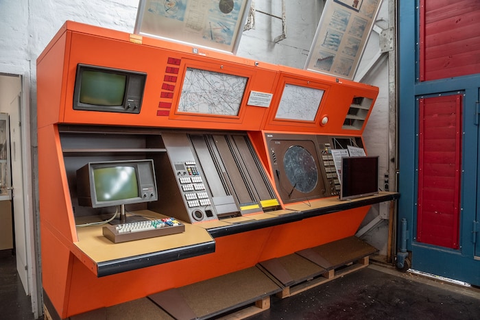 Zahlreiche andere historische historische Schaustücke aus 120 Jahren Fluggeschichte sind im ...