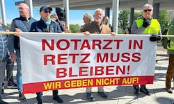 Eine große Delegation aus Retz kam zur Landhaus-Demonstration zwecks Gesundheitsplan 2040+.