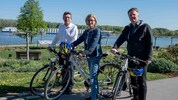 „Anradeln“: Tullns Bürgermeister Peter Eisenschenk, Mikl-Leitner und Duscher.