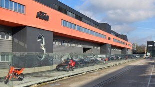 Der Hersteller wehrt sich gegen die Vorwürfe und betont, Homologation für den Straßenverkehr sei ...