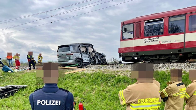 Der Kleinbus von Alexander Manninger wurde von der Bahngarnitur mitgeschleift.