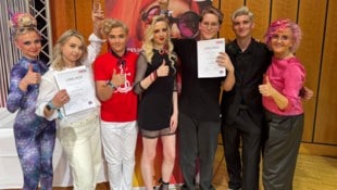 Die Leitner-Lehrlinge Valeriia (18, zweite von links) und Noah (17, Dritter von rechts) mit ...