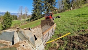 Der Motorkarren kam nach einem Sturz über rund 150 Meter zum Stillstand. Der Fahrer war zuvor ...