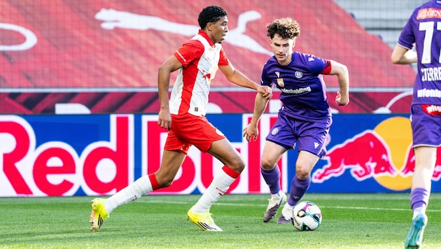 Riquelme (li.) traf erstmals für Liefering.