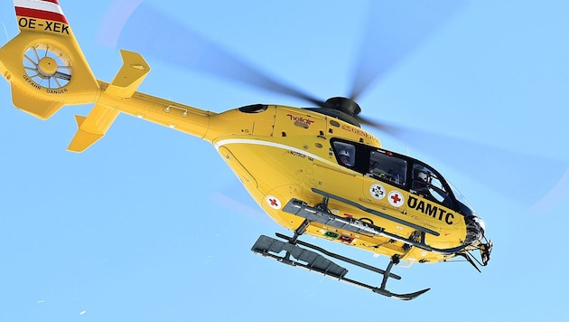 Mit dem Notarzthubschrauber wurde der Verletzte ins Krankenhaus gebracht (Symbolbild).