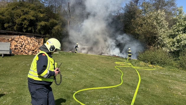 Wegen der anhaltenden Trockenheit brach in einem kleinen Waldstück in Maria Lankowitz ein Brand ...