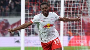 So freut sich Ridle Baku über seinen Treffer zum zwischenzeitlichen 3:0 für RB Leipzig …
