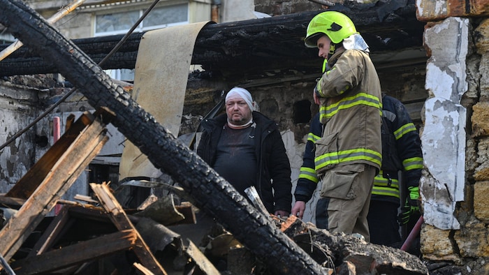 Zerstörte Gebäude und Verletzte wurden aus mehreren Regionen der Ukraine gemeldet.