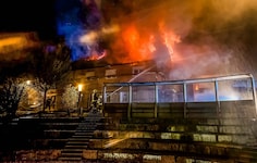 Der Brand erfasste das gesamte Hausdach