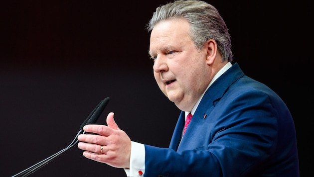 Mayor Ludwig at the state party convention.