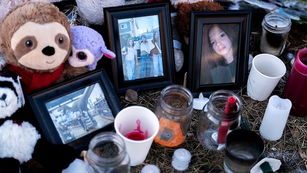 Kerzen und Plüschtiere für die Opfer des Schulmassakers