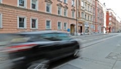 Der Raser wurde mit über 100 km/h geblitzt (Symbolbild)