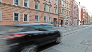 Der Raser wurde mit über 100 km/h geblitzt (Symbolbild)