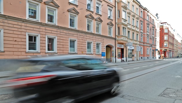 Der Raser wurde mit über 100 km/h geblitzt (Symbolbild)