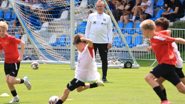 Rangnick trainiert auch mit dem heimischen Nachwuchs.