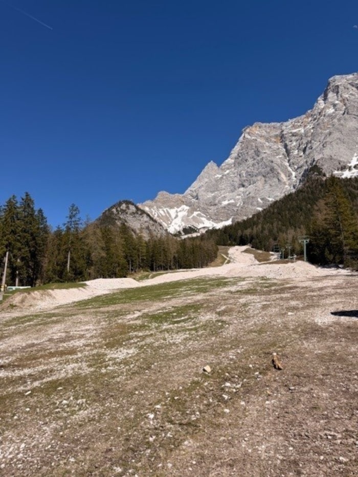 Die Mure donnerte aus dem Gamskar unter der Zugspitze herunter – und liegt heute noch auf der ...