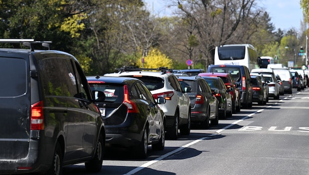 Die Anreise zum Arbeitsplatz schlägt sich derzeit massiv auf das Familienbudget.