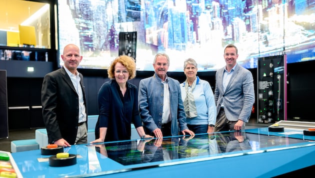 Landesrätin Christiane Teschl-Hofmeister, Präsident Carlo Wilfing und Luisa Maria Strobl ...