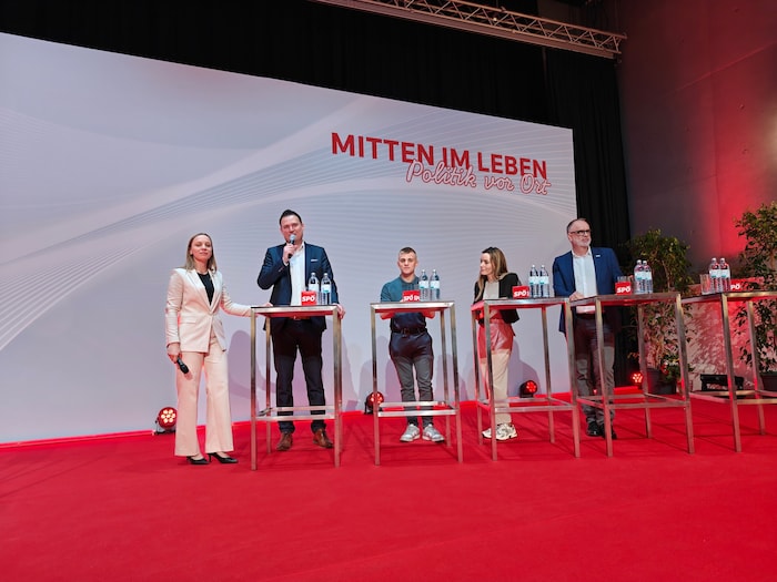 Die „Mitten im Leben“ Tour wurde mit Teilnehmern besprochen.