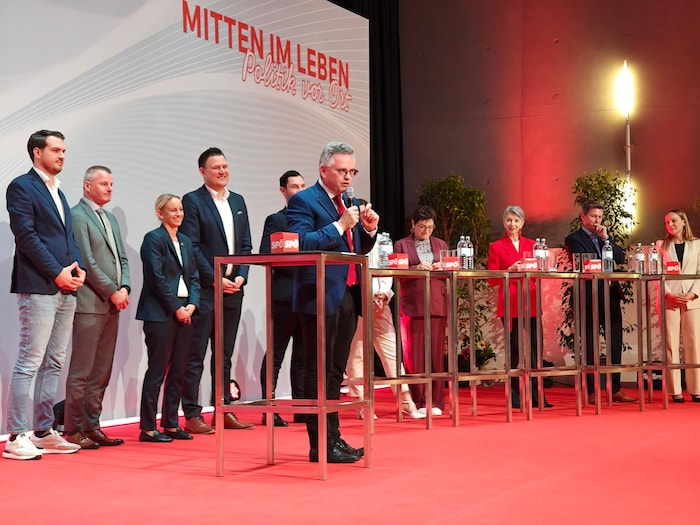 Landtagspräsident Andreas Scherwitzl hielt die Laudatio.
