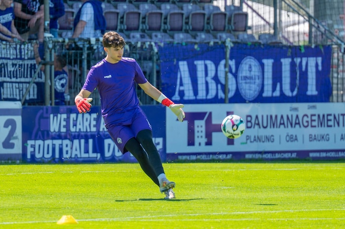 Austria Salzburgs Rückhalt gegen Kapfenberg: Simon Nesler-Täubl.