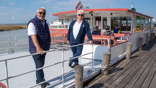 Stefan und Rudi Gangl auf einem ihrer Fährschiffe.
