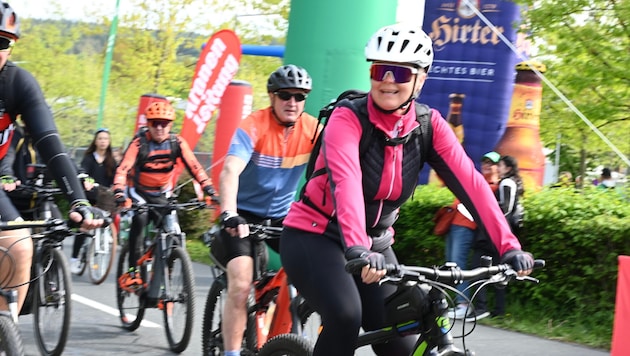 Im Uhrzeigersinn geht es heute 44 autofreie Kilometer rund um den Wörthersee. Viele Stationen ...