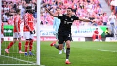 Jamal Musiala jubelt über den Bayern-Sieg gegen Mainz 05.