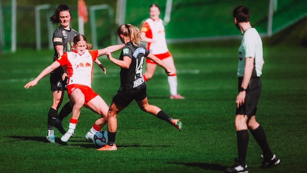 Für die Damen des FC Red Bull Salzburg (rot-weiß) gab es gegen Graz keine Punkte.