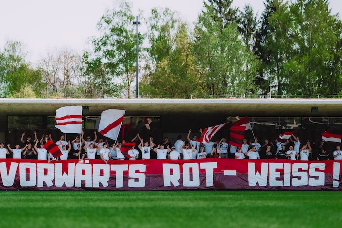 Die Bullen-Kickerinnen bekamen von den Fans einen ordentlichen Support.