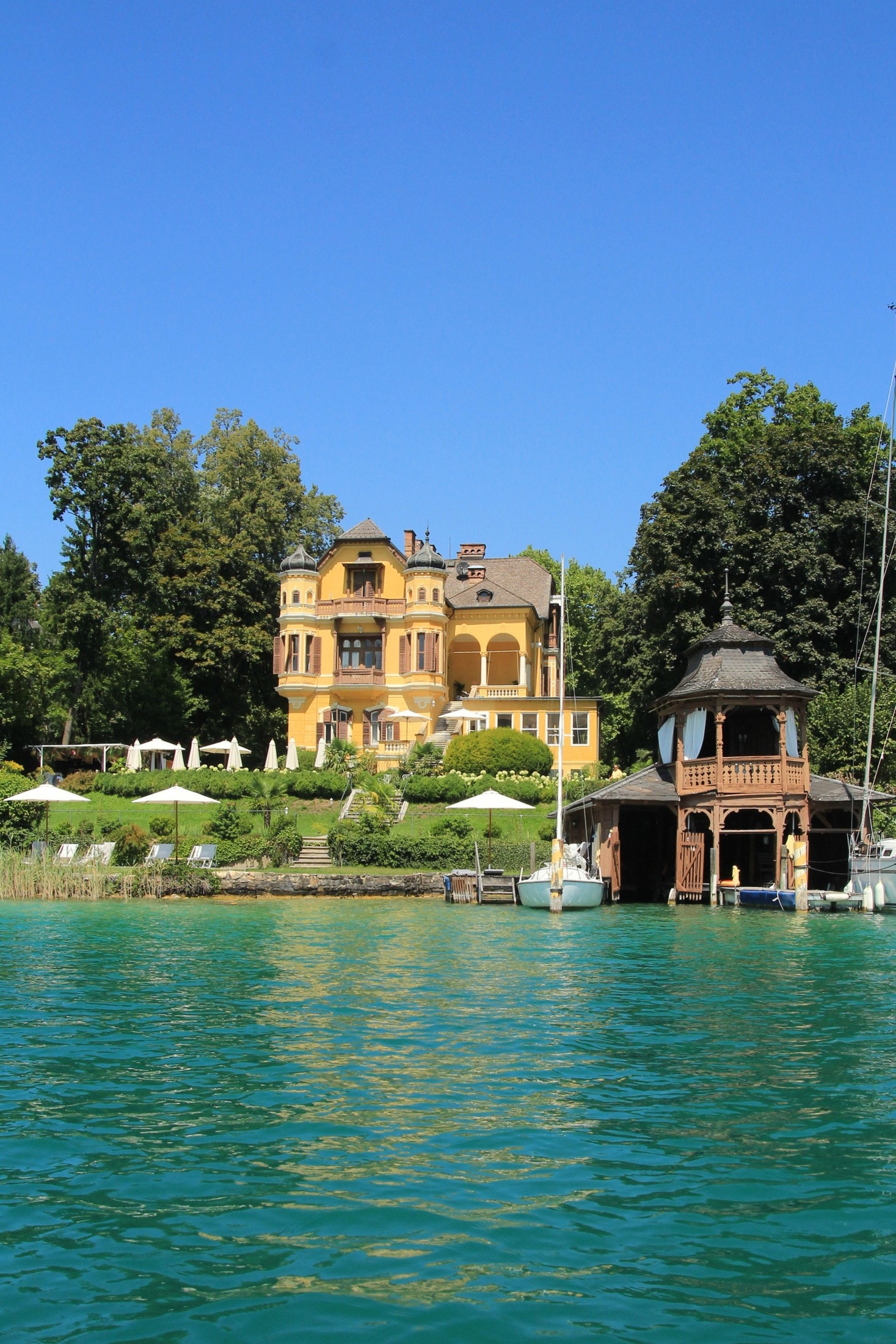 Villa Miralago (1893) in Pörtschach; Bauherr: Der Wiener Bunstifteerzeuger Ludwig Urban.