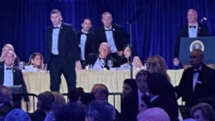 Plötzlich fielen Schüsse und US-Präsident Donald Trump, seine Ehefrau Melania und weitere ...