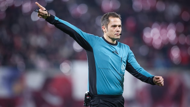 Robert Hartmann pfiff das Derby zwischen dem FC Köln und Bayer Leverkusen.