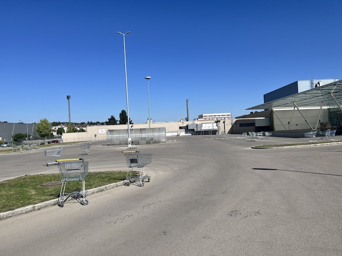 Gut 30 Einkaufswägen dürften wohl gelangweilte Partytiger in der Nacht auf Sonntag auf einem ...