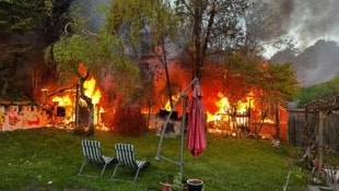 Das Haus wurde ein Raub der Flammen.