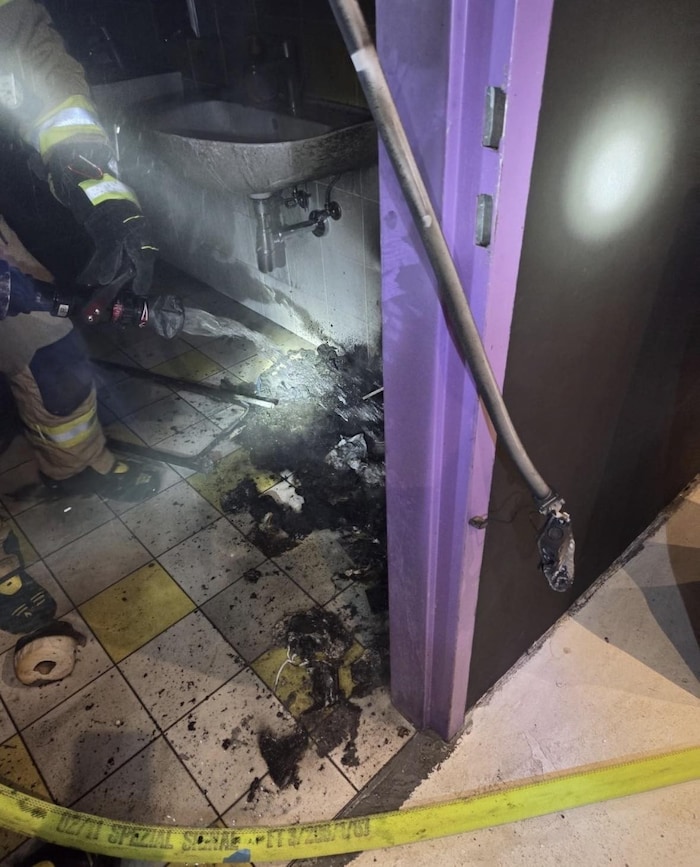 Beim Toilettenbrand entstand erheblicher Sachschaden.