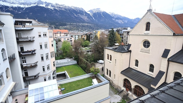 Bereits versiegelte Flächen im Innenhof sollen durch ein Studentenwohnheim mit 60 Zimmern bebaut ...