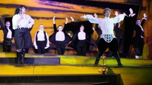 Sängerinnen und Sänger des Opernstudios in „Heute Nacht Fräulein“