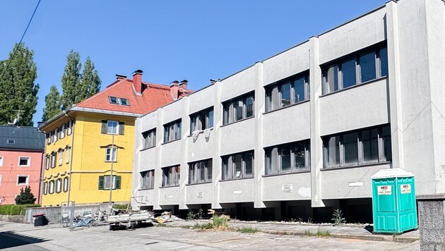 Im ehemaligen Gebäude der PVA soll ein Hotel anstatt günstigen Wohnbaus entstehen. Es ist ...