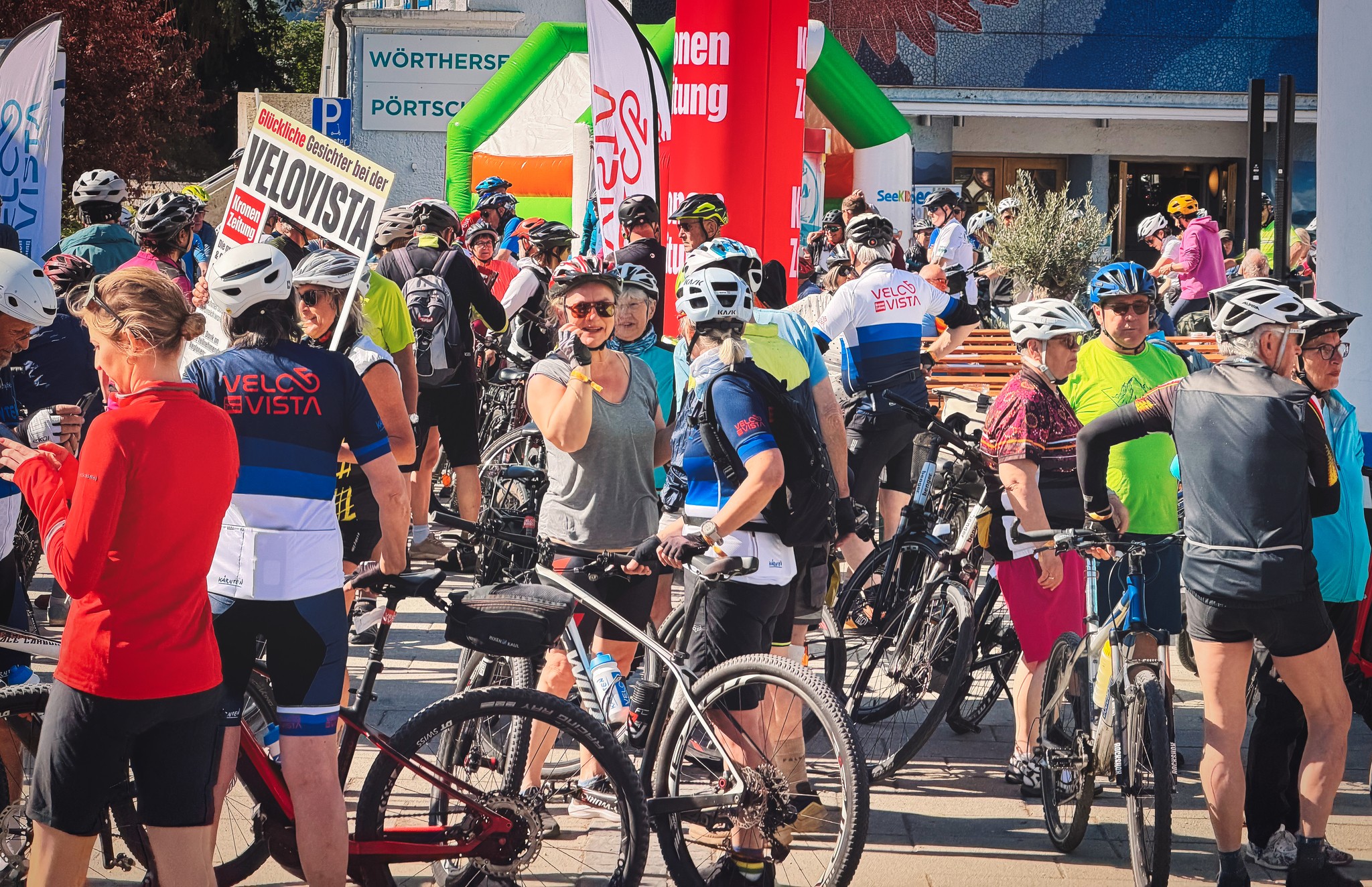 Hunderte Teilnehmer der Velovista starteten extra in Pörtschach.