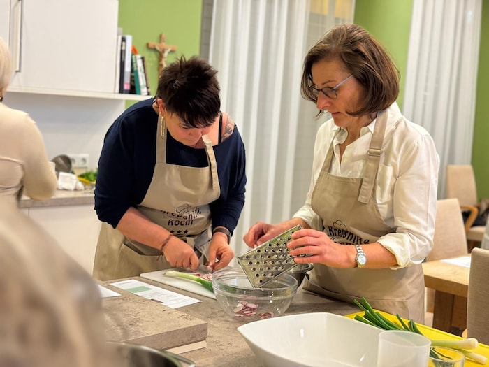 Geschäftsführerin Konrath (re.) beim Workshop.