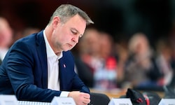 Das familiäre Umfeld von SPÖ-Chef Babler geriet in den Fokus der FPÖ.