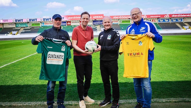 Ried spendet für Ukraine-Kinder unter anderem Dressen: Kriechmayr, Gahleitner, Schweitzer, ...