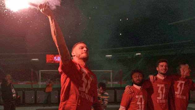 Marko Arnautovic feierte den Meistertitel mit Roter Stern feurig.
