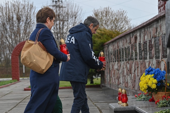 Teil der Zeremonie war auch der Leiter der Internationalen Atomenergiebehörde (IAEA), Rafael ...