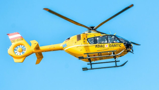 Der ÖAMTC-Rettungshubschrauber Europa 3 flog das Kind ins Krankenhaus nach Linz.