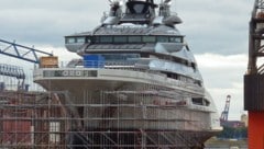 Die Megajacht Nord noch vor Beginn der Sanktionen gegen ihren Eigentümer in einer Werft in ...