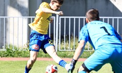 Adrian Wallner (l.) traf zum Sieg (49.) beim Startelfdebüt